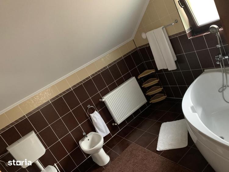 Casă cu 4 camere cu Teren 550 Mp în Central