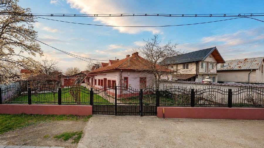 Casă individuală cu 4 camere cu Teren 1194 Mp în Balș