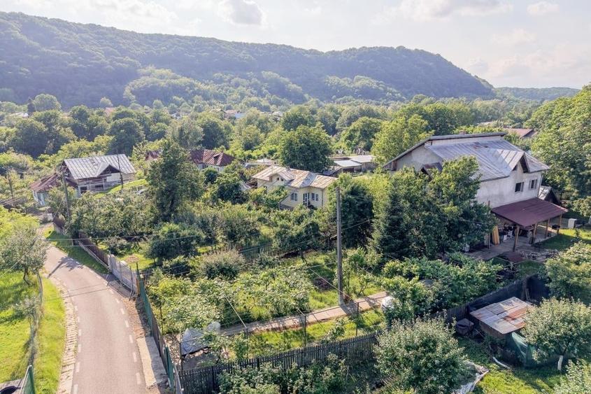 Casă cu 5 camere cu Teren 850 Mp în Pruni