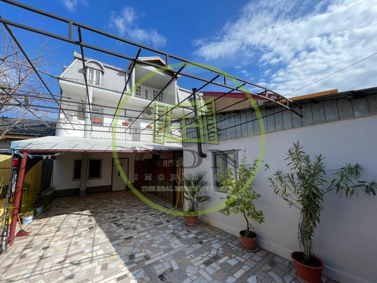 Casă individuală cu 6 camere cu Canalizare în Brestei