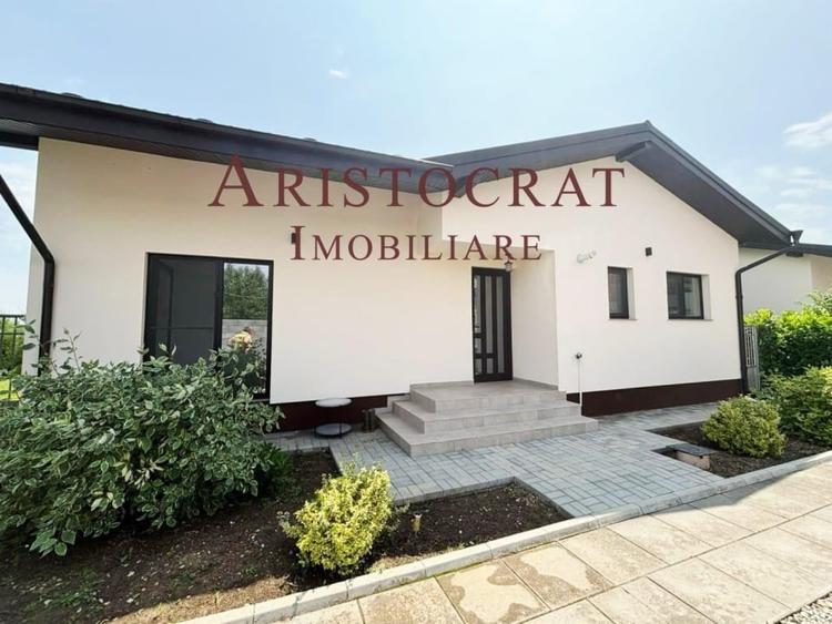 Casă cu 3 camere cu Canalizare în Corbeanca