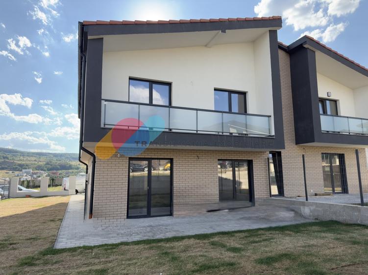 Duplex cu 4 camere cu Canalizare în Chinteni