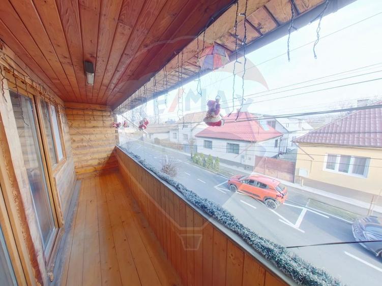 Casă cu 6 camere cu Teren 551 Mp în Vest