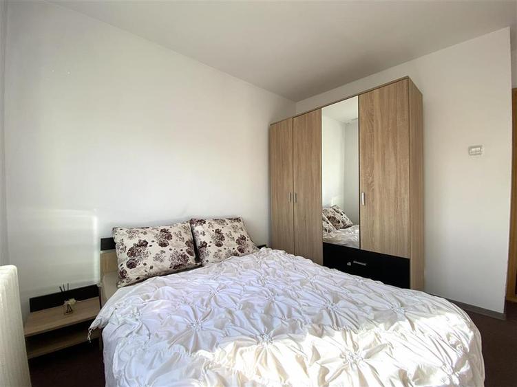 Apartament cu 3 camere decomandat în Nicolina