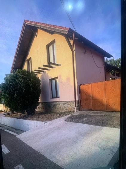Casă cu Teren 600 Mp în Central