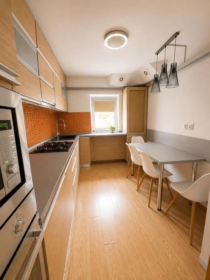 Apartament cu 4 camere decomandat în Central
