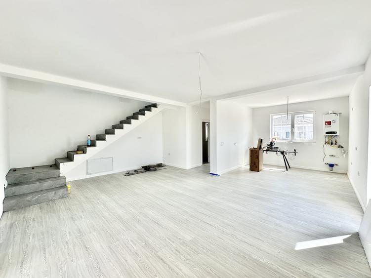 Duplex cu 4 camere cu Canalizare în Moșnița Veche