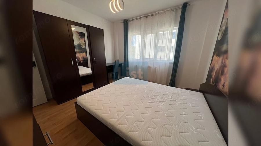 Apartament cu 4 camere semidecomandat în Sud