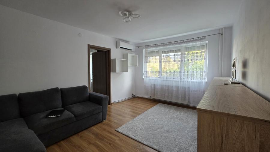 Apartament cu 3 camere semidecomandat, mobilat în Iosefin