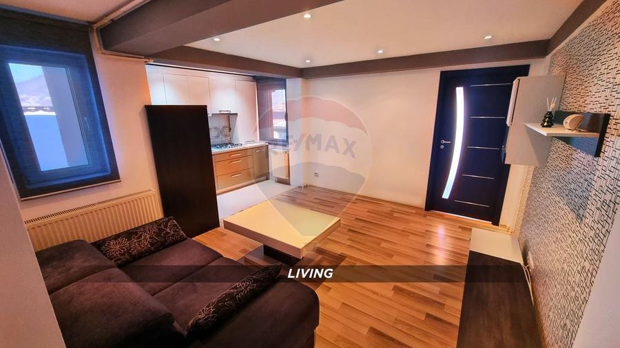 Apartament cu 2 camere semidecomandat, mobilat în Republicii