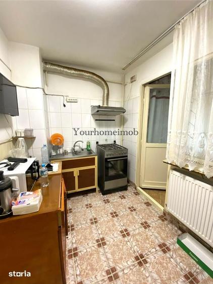 Apartament cu 2 camere semidecomandat în Craiovița Nouă