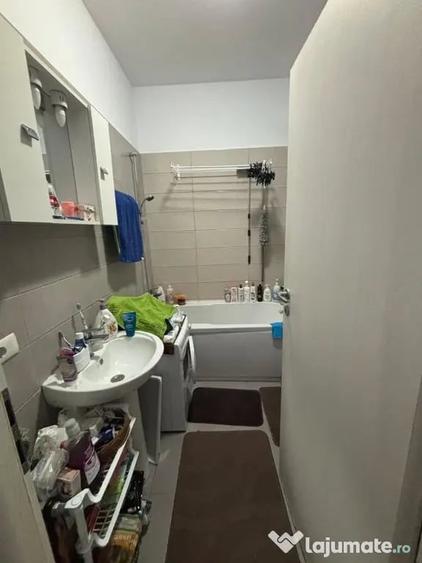 Apartament cu 2 camere semidecomandat în Uverturii