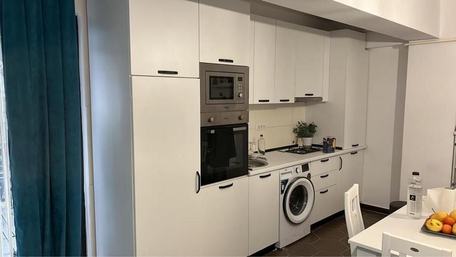 Apartament cu 3 camere decomandat în Exterior Vest