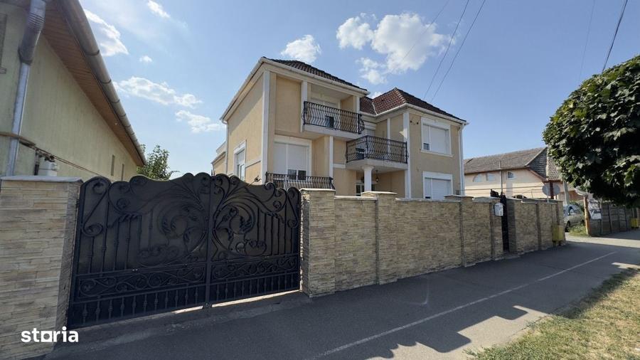 Casă cu 4 camere cu Teren 1010 Mp în Central