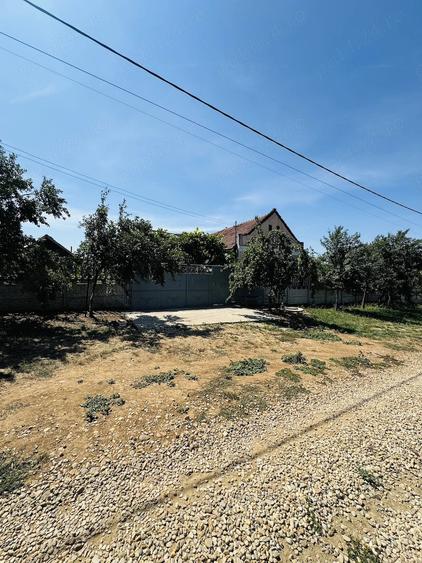 Casă cu Teren 2875 Mp în Chișirid