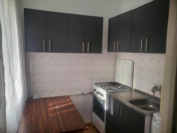 Apartament cu 2 camere semidecomandat, mobilat în Complex Studențesc