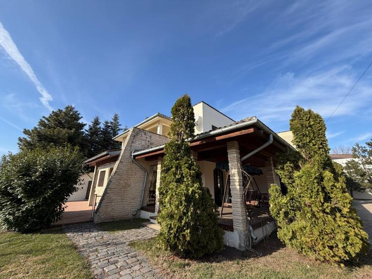 Casă individuală cu 9 camere cu Piscina în Voluntari