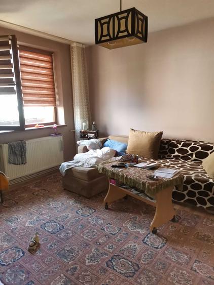 Apartament cu 3 camere semidecomandat în Central