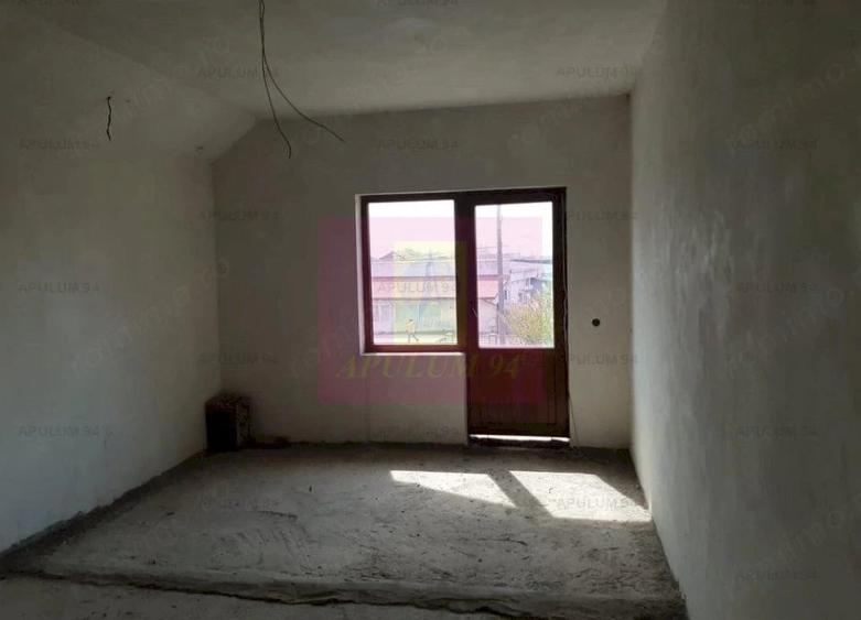 Casă cu 4 camere cu Teren 200 Mp în 1 Decembrie