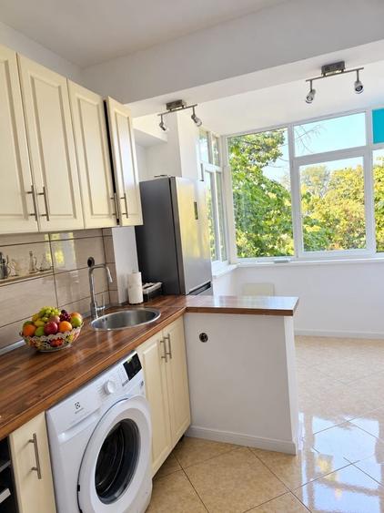 Apartament cu 2 camere decomandat în Baba Novac