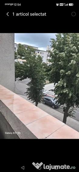 Apartament cu 3 camere semidecomandat în Central