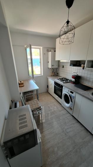 Apartament cu 2 camere decomandat în Roșu — fotografia 3