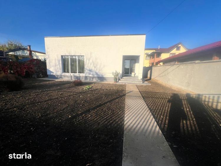 Casă cu 3 camere cu Canalizare în Central