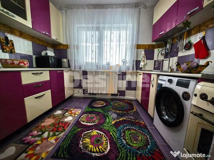 Casă cu 5 camere cu Teren 7200 Mp în Bălteni