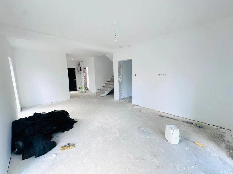 Casă cu 4 camere cu Teren 318 Mp în Urseni