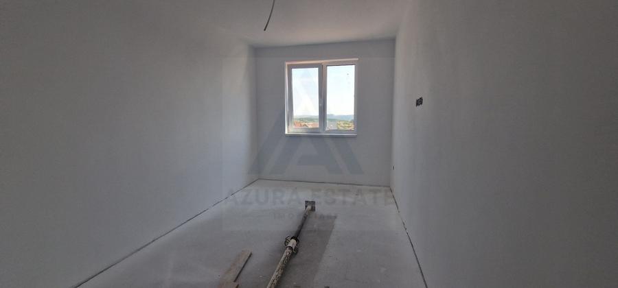 Duplex cu 4 camere cu Canalizare în Sud-Est