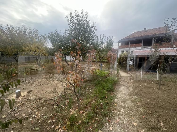 Casă individuală cu 6 camere cu Canalizare în 14 Mai