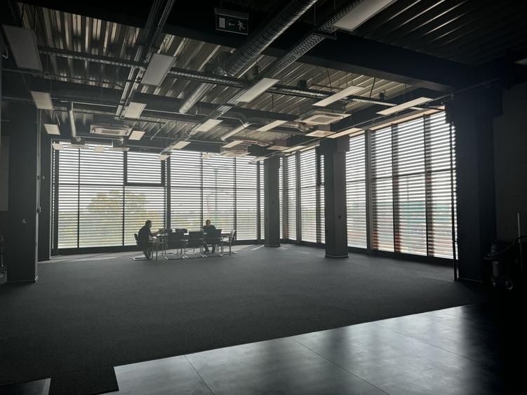 Birou, de 900 mp, în Complex Studențesc