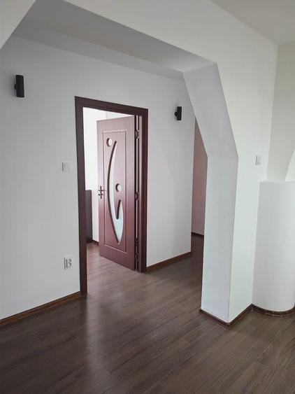 Apartament cu 3 camere decomandat în Exterior Vest