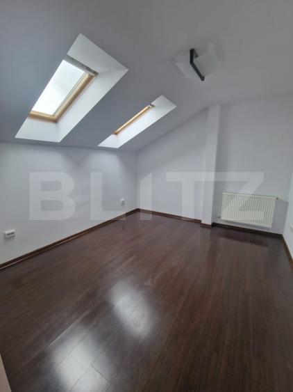Apartament cu 3 camere decomandat în Periferie