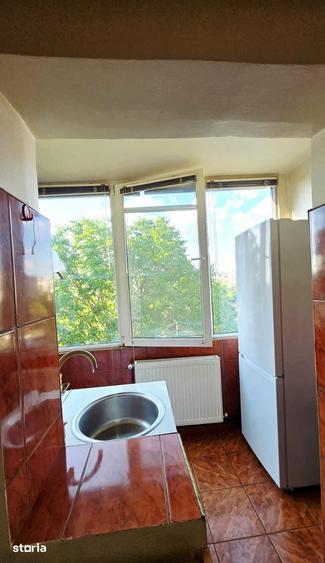 Apartament cu 3 camere decomandat în Alfa