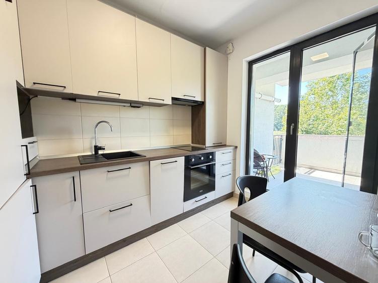 Apartament cu 3 camere semidecomandat în Băneasa