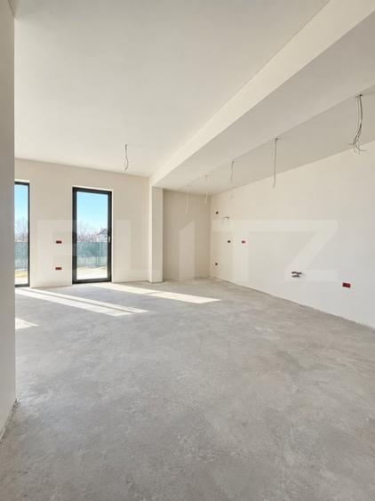 Duplex cu 4 camere cu Canalizare în Covaci