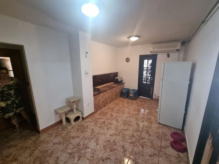 Apartament cu 2 camere decomandat, mobilat în Far