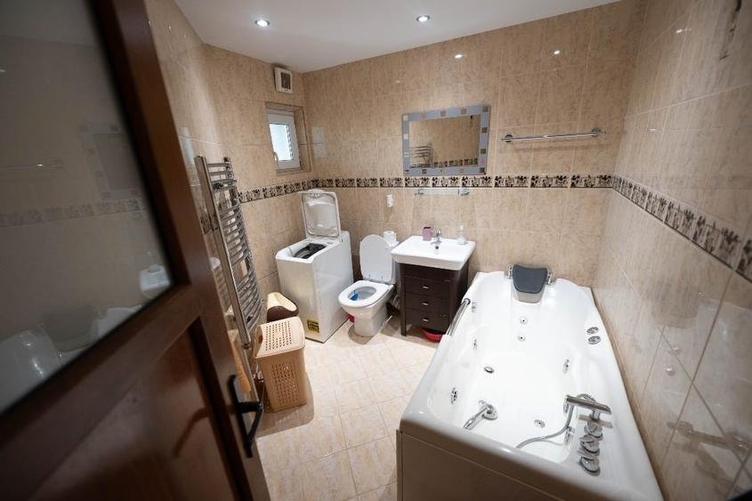 Apartament cu 3 camere decomandat, mobilat în Păcurari