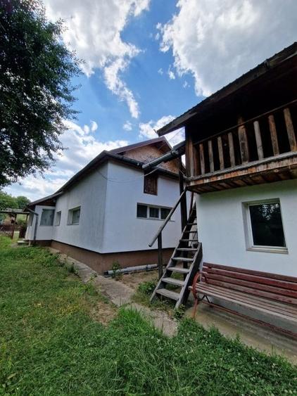 Casă individuală cu 4 camere cu Canalizare în Bălilești