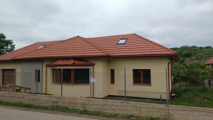 Casă cu 4 camere în Oncea