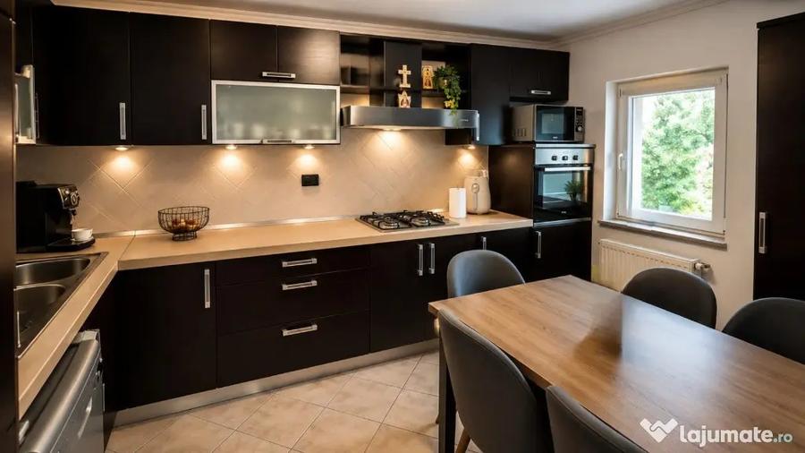 Apartament cu 4 camere decomandat în Ultracentral