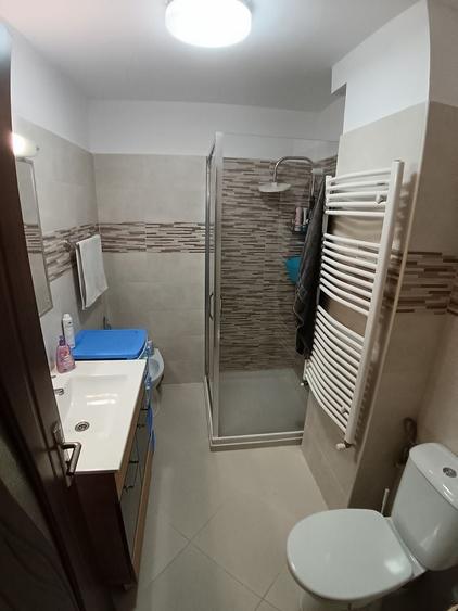 Apartament cu 3 camere decomandat în Coman