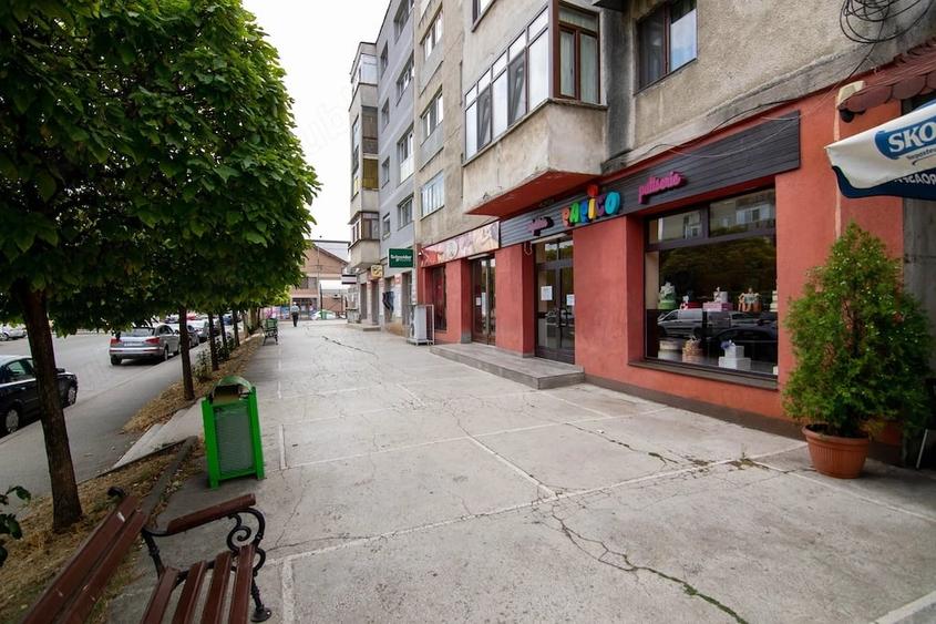 Apartament cu 4 camere decomandat în Central