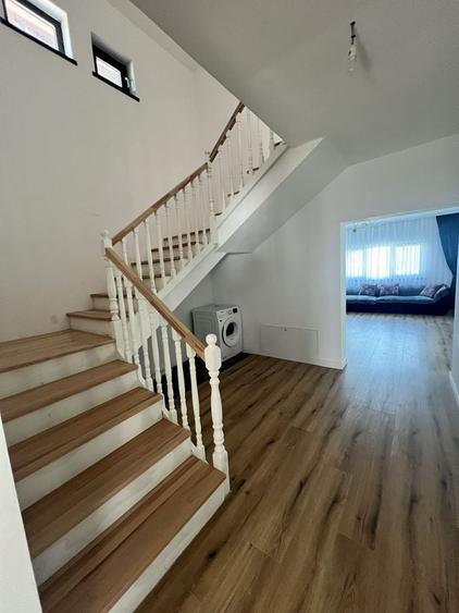 Casă cu 4 camere cu Teren 800 Mp în Remetea Mare