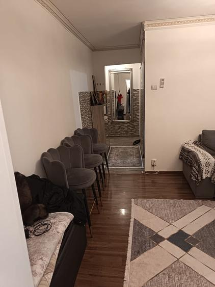 Apartament cu 3 camere semidecomandat în Ferentari