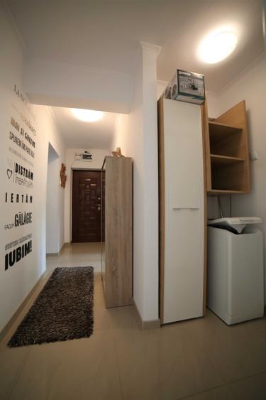 Apartament cu 3 camere semidecomandat în Ultracentral