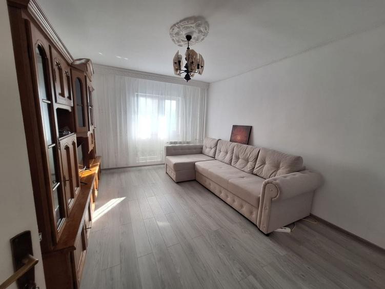 Apartament cu 3 camere decomandat în Dristor