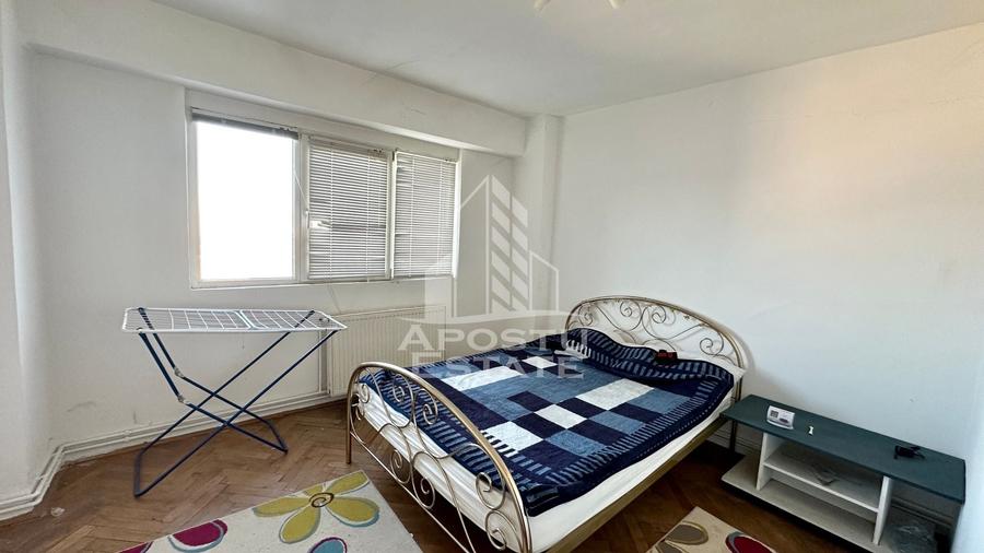 Apartament cu 3 camere decomandat, mobilat în Dacia