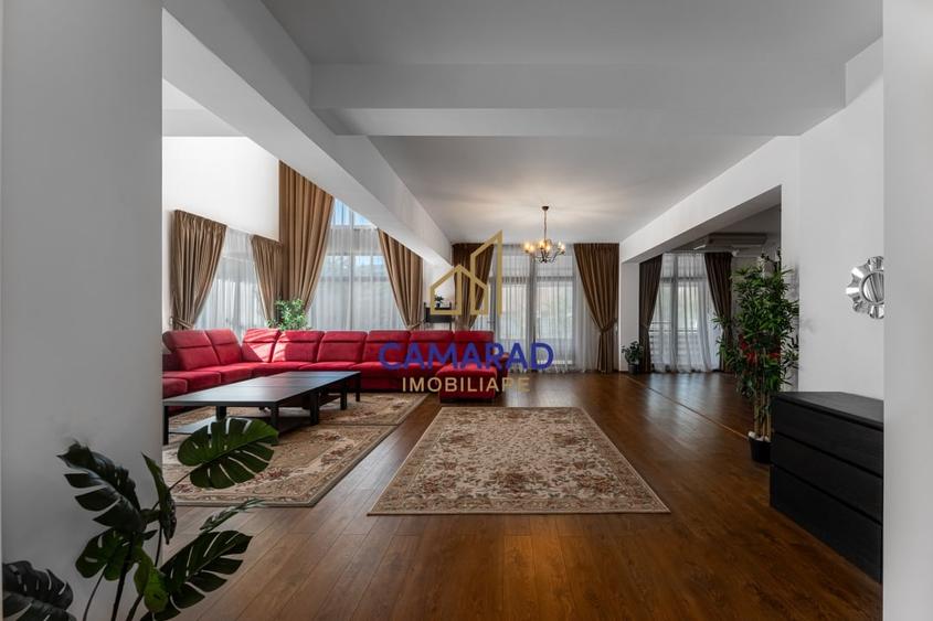 Casă individuală cu 8 camere cu Canalizare în Pipera